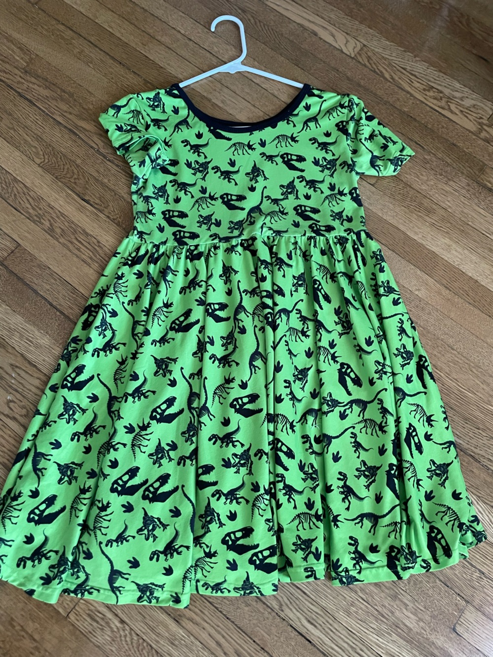Boutique AWESOME Green Dinosaur Print Dress Girls size 10-12 twirly fun